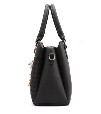 Monograma | Bolso Satchel Negro con Textura Geométrica y Detalles Dorados