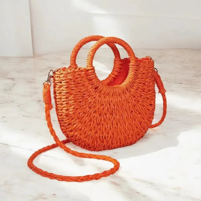 Bolso de Mimbre "Media Luna": Tu Accesorio Imprescindible del Verano