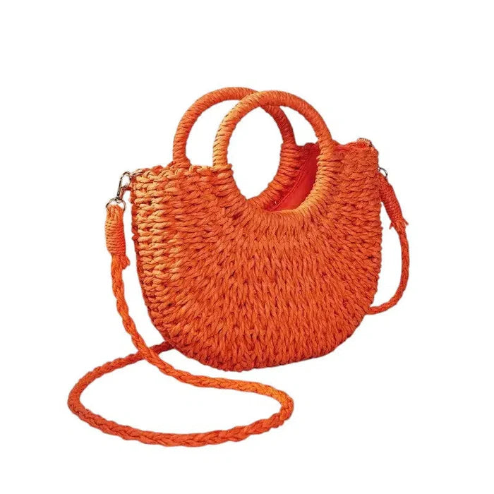 Bolso de Mimbre "Media Luna": Tu Accesorio Imprescindible del Verano