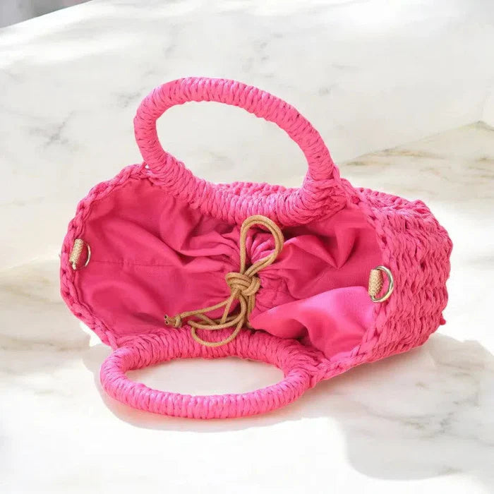 Bolso de Mimbre "Media Luna": Tu Accesorio Imprescindible del Verano