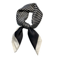 Pañuelo de Seda "Riviera Scarf": Elegancia y Sofisticación Atemporal