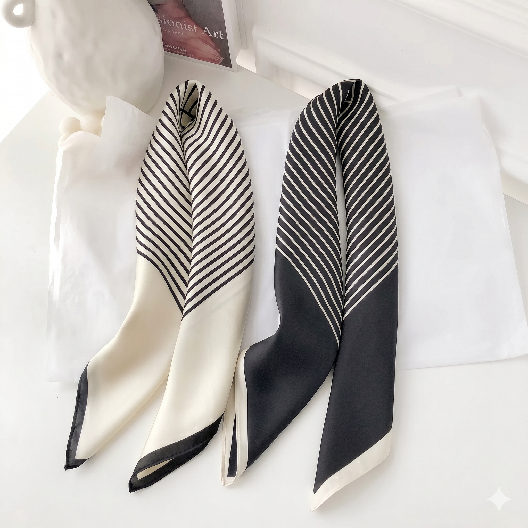 Pañuelo de Seda "Riviera Scarf": Elegancia y Sofisticación Atemporal