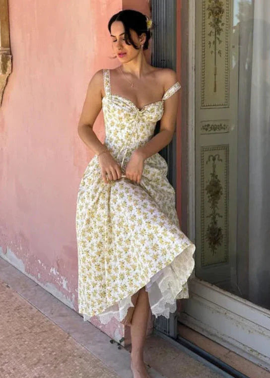 Vestido de Verano Floral con Corsé: Romanticismo y Vuelo de Ensueño