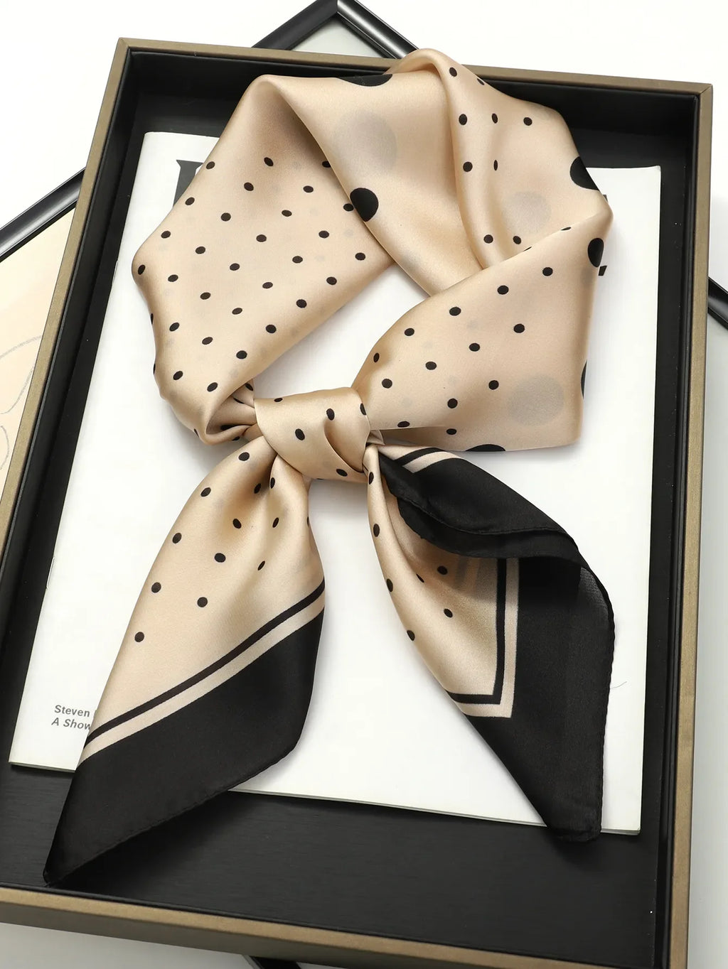 Pañuelo Versátil "Arte Vibrante": El Toque de Color Perfecto