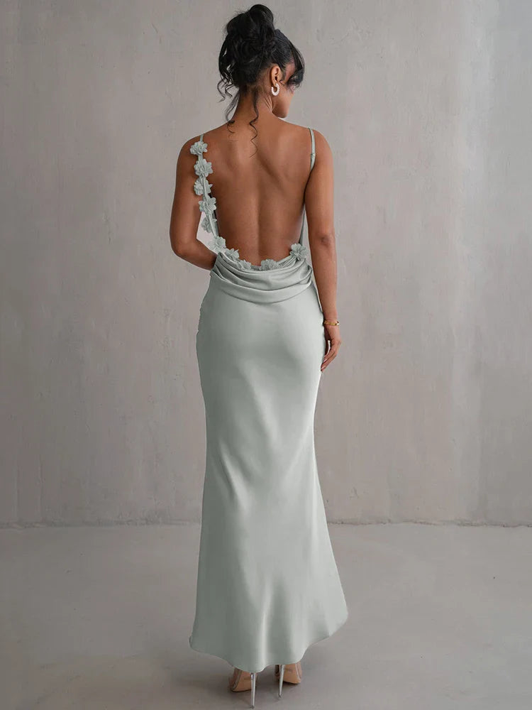 Vestido de Satén con Espalda Descubierta y Detalles Florales: Pura Sofisticación