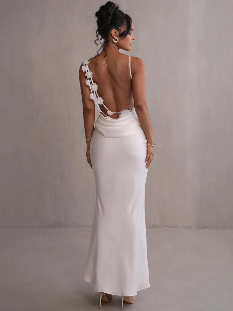 Vestido de Satén con Espalda Descubierta y Detalles Florales: Pura Sofisticación