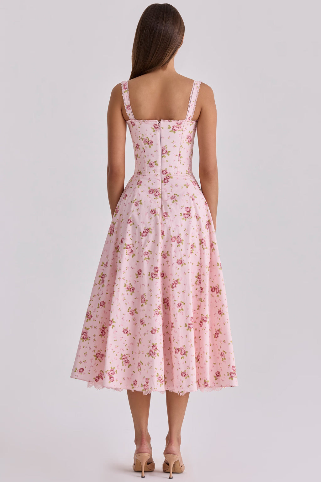 Vestido de Verano Floral con Corsé: Romanticismo y Vuelo de Ensueño