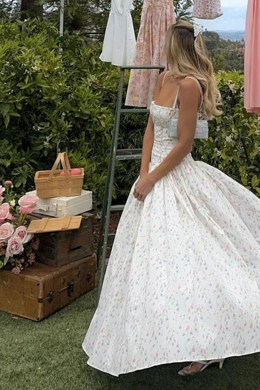 Vestido Midi "Tamsin": Elegancia Floral y Silueta Perfecta