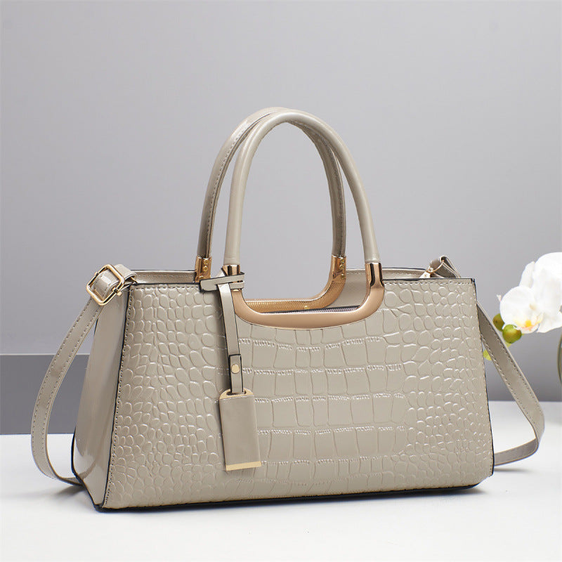 La Vendomia | Bolso tote clásico efecto cocodrilo con doble asa y detalles dorados.