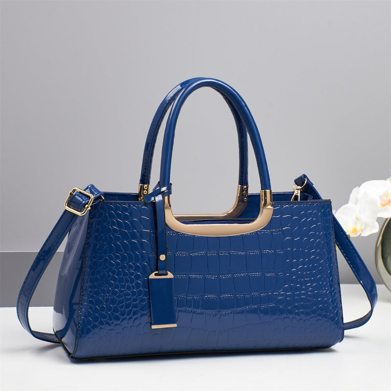La Vendomia | Bolso tote clásico efecto cocodrilo con doble asa y detalles dorados.