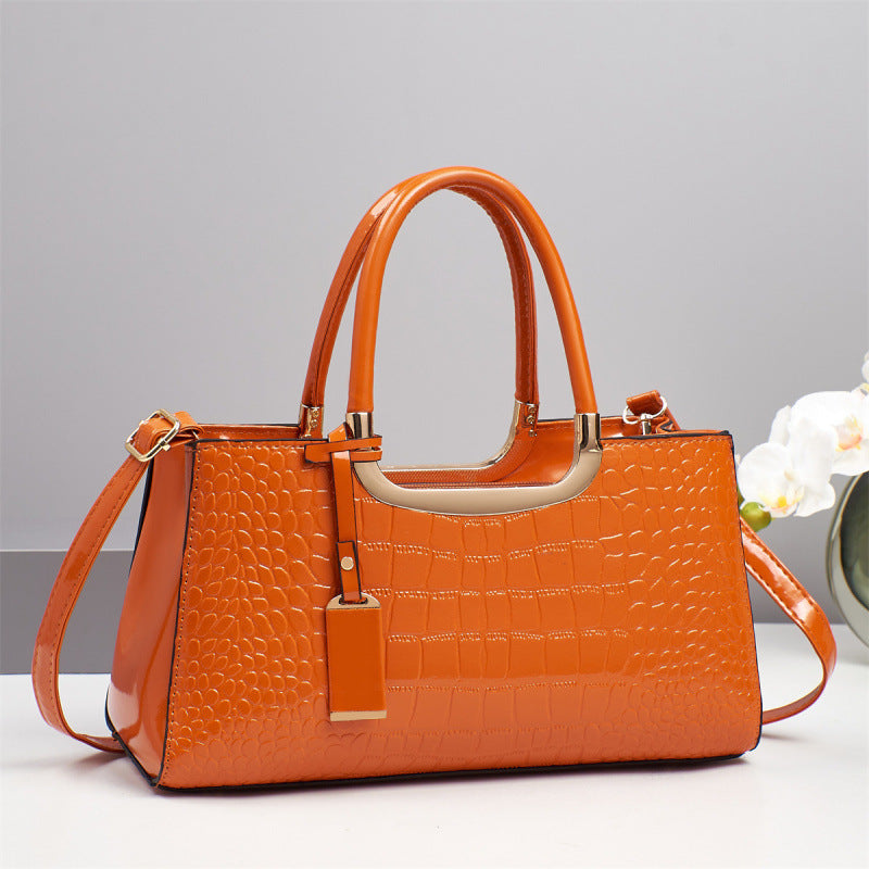 La Vendomia | Bolso tote clásico efecto cocodrilo con doble asa y detalles dorados.