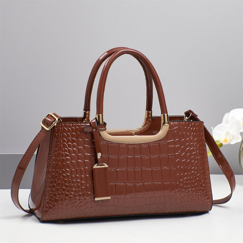 La Vendomia | Bolso tote clásico efecto cocodrilo con doble asa y detalles dorados.