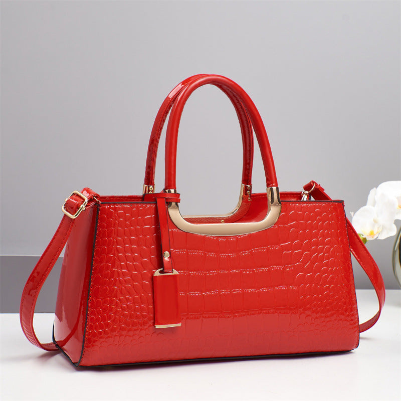 La Vendomia | Bolso tote clásico efecto cocodrilo con doble asa y detalles dorados.
