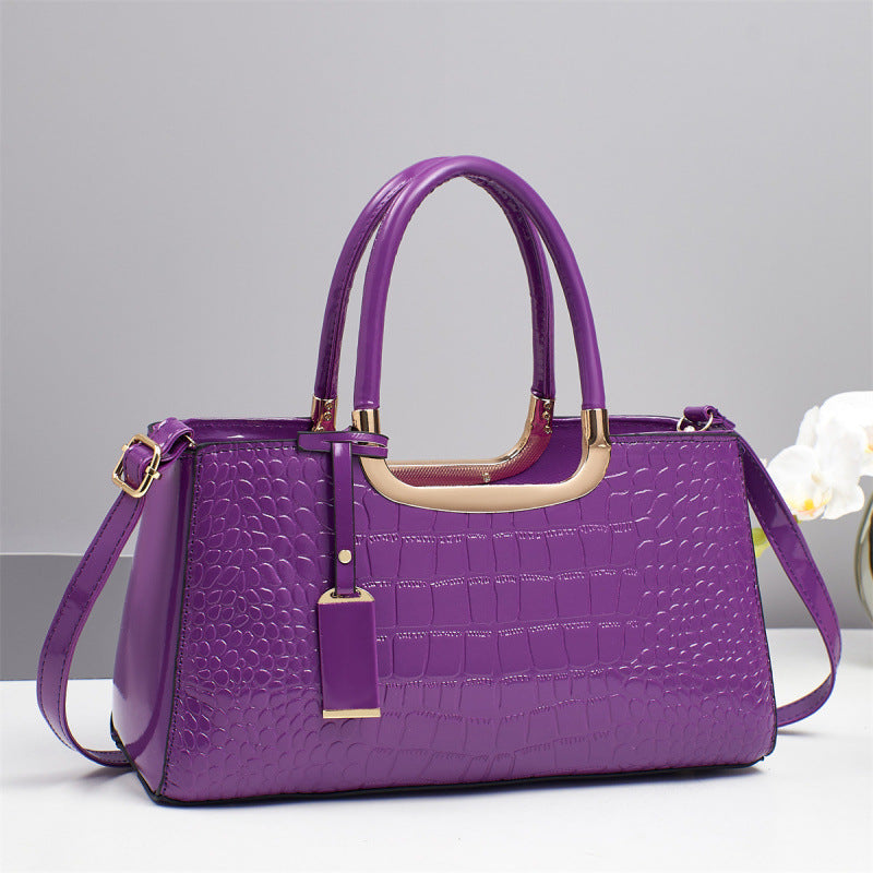 La Vendomia | Bolso tote clásico efecto cocodrilo con doble asa y detalles dorados.